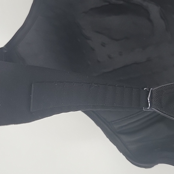 Livi Active Black Supportive Bra with Adjustable Straps NWOT - Picture 14 of 15